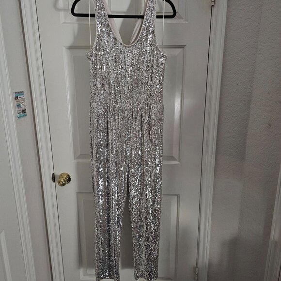 Sequins Jumpsuit - Picture 3 of 11